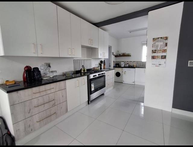 4 BEDROOM HOUSE FOR SALE IN LAMPIESBAAI
